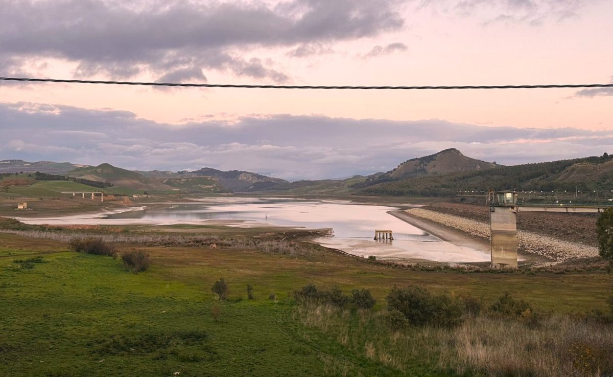 Piove, ma la rete idrica è un colabrodo. In Sicilia il “buco nell’acqua” è istituzionale