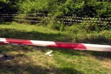 Cadavere con ferita da arma da fuoco alla testa rinvenuto nelle campagne, indagini