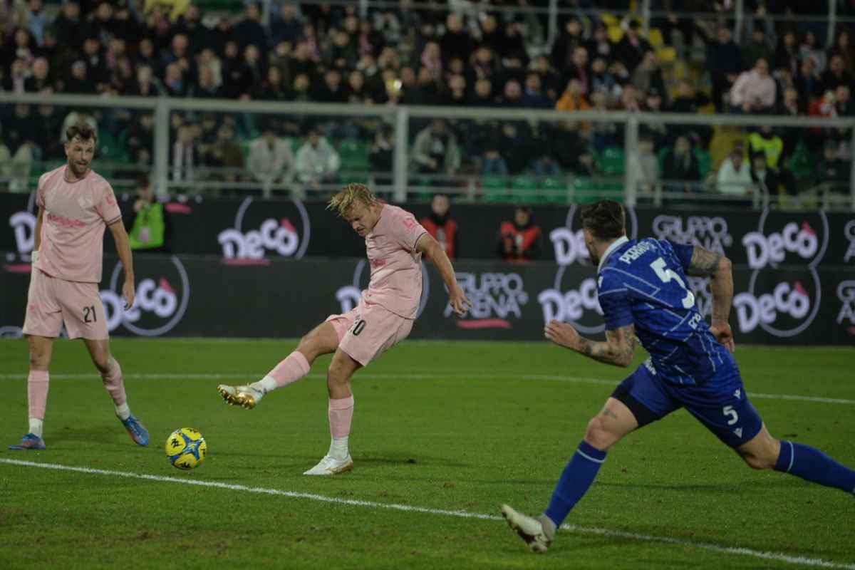 Pohjanpalo fa 12, Joronen para tutto e il Palermo batte il Padova. Al Barbera finisce 1-0, rosanero quarti