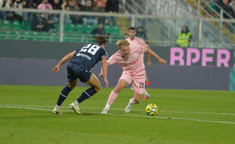 Serie B, Frosinone può allungare e il big match è Modena-Venezia. Palermo ad Avellino per il poker