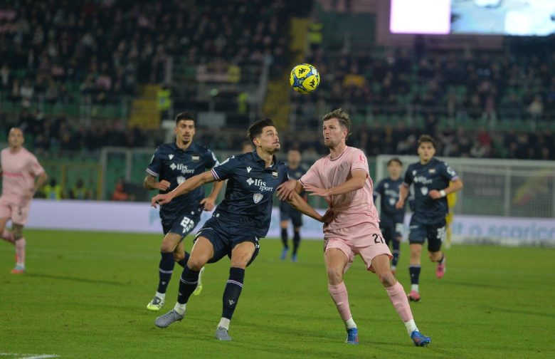 Serie B, Frosinone, Monza e Venezia corrono. Palermo che peccato