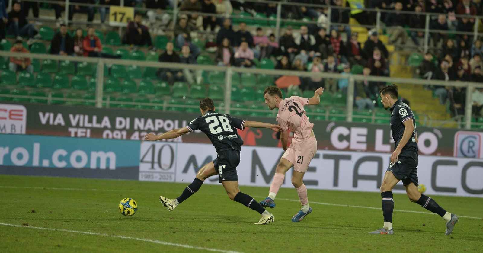 Le Douaron illumina il Palermo, i rosa battono la Sampdoria e sognano Le Douaron illumina il Palermo, i rosa battono la Sampdoria e sognano