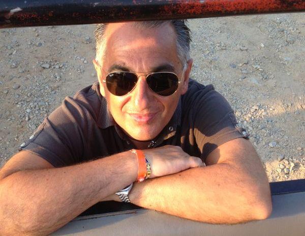 Batte la testa durante una partita di padel: ex sindaco muore in campo