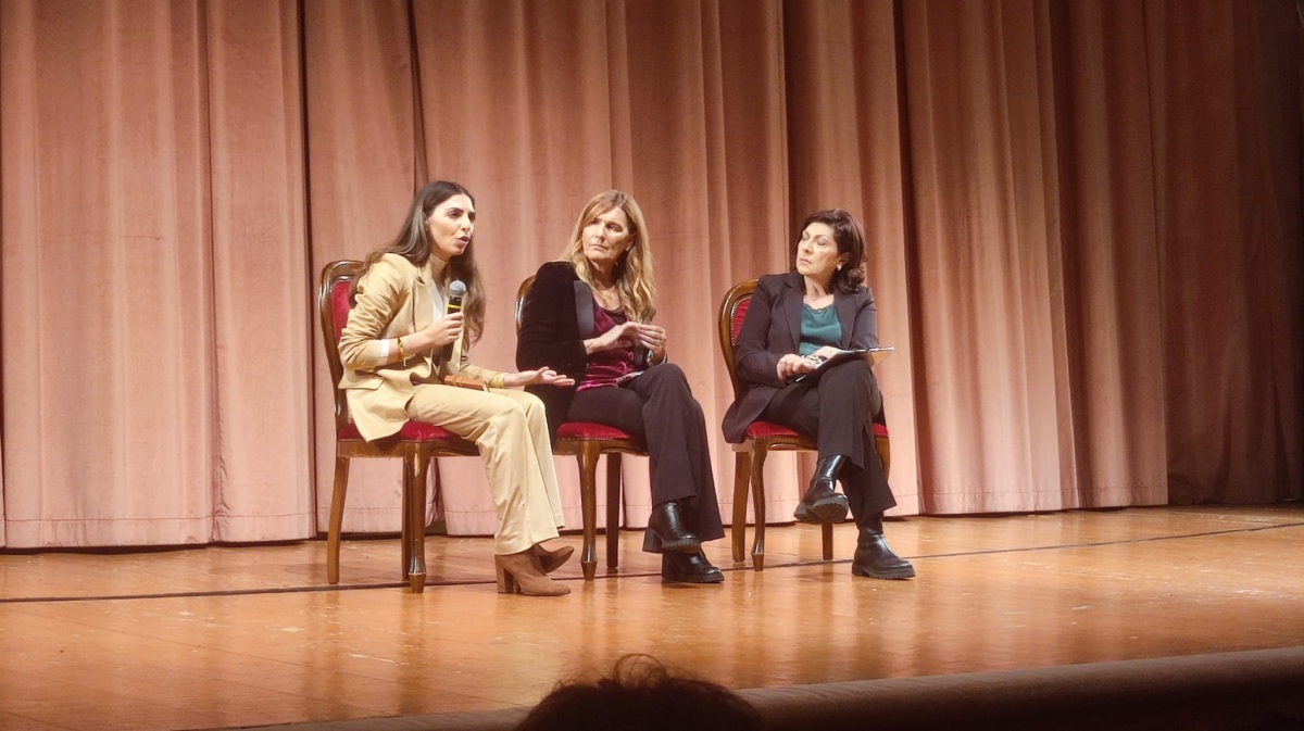 “Si può essere italiani anche con un cognome ‘strano’. In Iran la lotta delle donne non riguarda solo il velo” “Si può essere italiani anche con un cognome ‘strano’. In Iran la lotta delle donne non riguarda solo il velo”