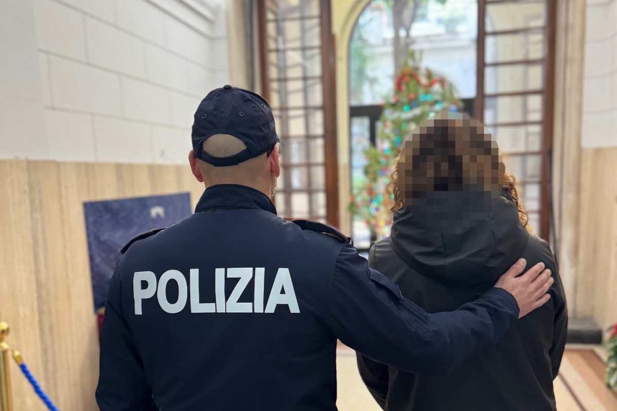 “Dammi i soldi o ti ammazzo”: picchia la moglie davanti al figlio per comprarsi la droga, arrestato 48enne a Catania