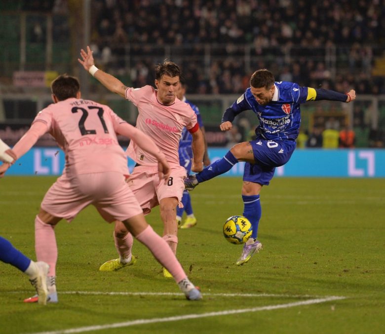 Serie B, Frosinone riceve il Catanzaro e le inseguitrici chiudono l’andata in trasferta. Il Palermo cerca gloria a Mantova