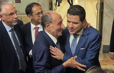 Non passa la mozione di sfiducia: Schifani resta in sella nella battaglia di Sala d’Ercole