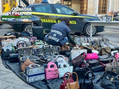 VIDEO | Siracusa, vendevano merce contraffatta su TikTok: sequestrati 300 mila euro e una Lamborghini