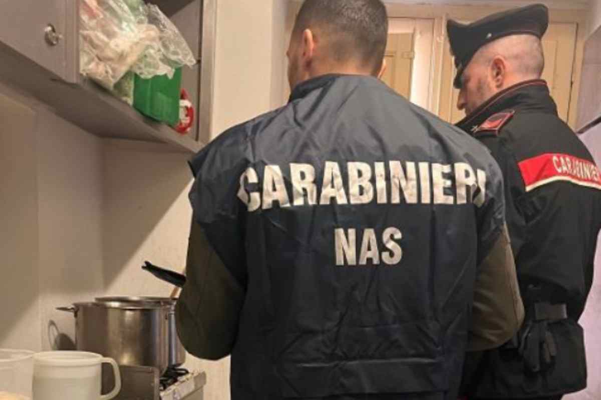 Lavoratori in nero e alimenti in cattivo stato di conservazione: sospeso un bar nel Palermitano