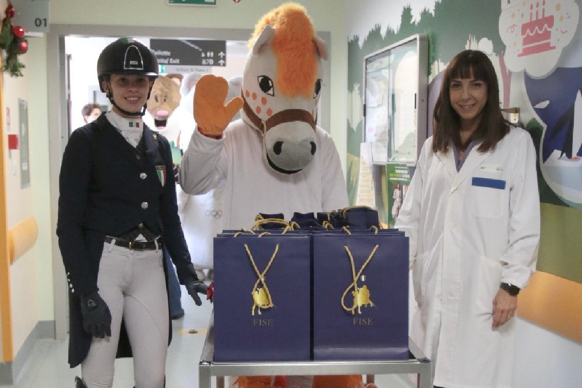 Palermo, un vero pony porterà i regali ai bambini ricoverati al “Cervello” Palermo, un vero pony porterà i regali ai bambini ricoverati al “Cervello”