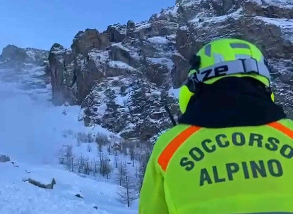 Valanga in Val di Susa, ci sarebbero persone coinvolte: arrivati i soccorsi con le unità cinofile
