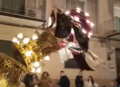 Paura a Paternò durante la processione di Santa Barbara: si spezza varetta dei Panettieri