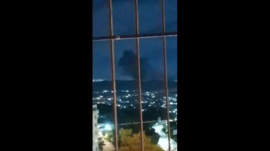 Raffica di esplosioni e aerei sopra Caracas, Maduro: gravissima aggressione Usa