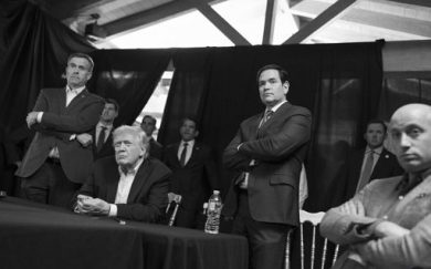 Venezuela, Trump pubblica foto che lo mostra durante l’attacco