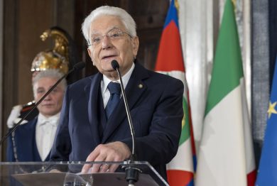 Tricolore, Mattarella: incarna valori Carta Costituzionale