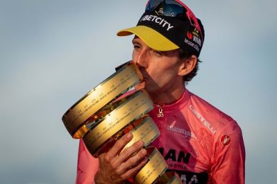 Simon Yates si ritira dal ciclismo professionitico