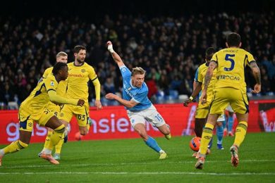 Calcio, Napoli-Verona 2-2, gli azzurri frenano al Maradona