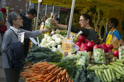 Commercio, Istat: a novembre vendite al dettaglio +0,5%, su anno +1,3%