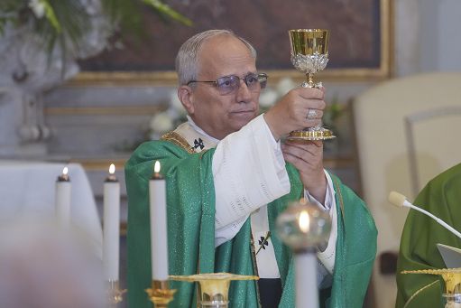 Papa: se cibo e vestiti necessari fede è più che necessaria
