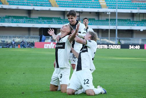 Calcio, il Parma ribalta il Lecce e vince 2-1 in trasferta