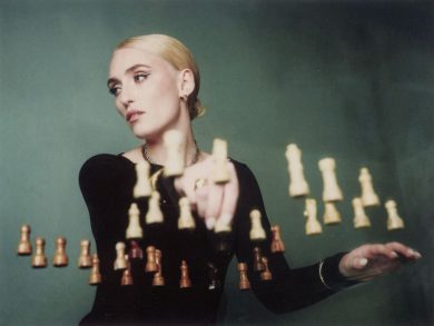 Mara Sattei annuncia l’uscita di “Che me ne faccio del tempo”