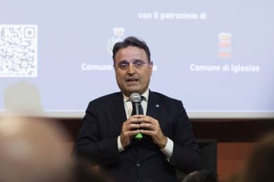 Calcio, Arbitri, il presidente Zappi squalificato per 13 mesi