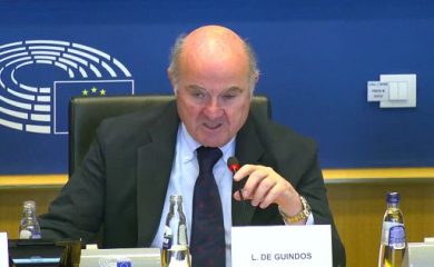Banche, De Guindos (Bce): la politica non ostacoli le fusioni