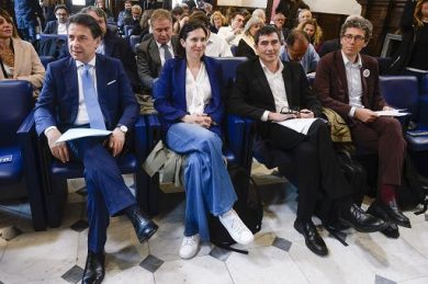 Iran, prove di dialogo Pd-M5S-Avs. Tra mozioni e piazza di domani