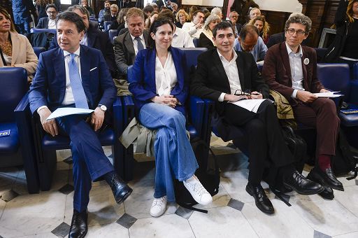 Iran, prove di dialogo Pd-M5S-Avs. Tra mozioni e piazza di domani