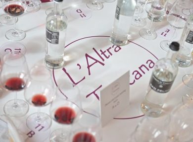 Vino, il 18 febbraio a Firenze torna “L’Altra Toscana” con 8 Consorzi