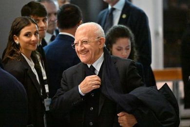 Salerno, si dimette sindaco Napoli: possibile ritorno di De Luca