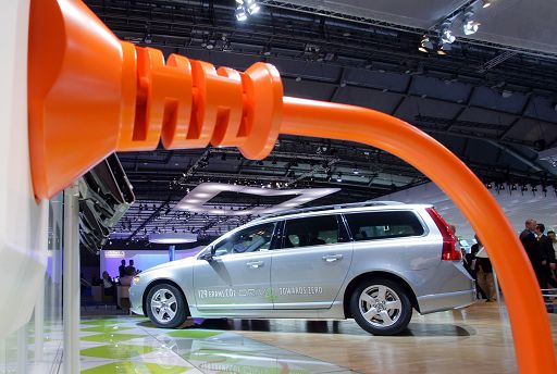 Auto, Ue non apre (ma non esclude) nuovo fronte con Cina su ibride