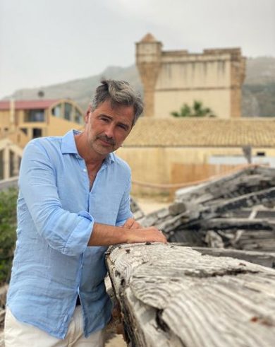 Beppe Convertini presenta libro “Il Paese delle tradizioni” a Martina Franca