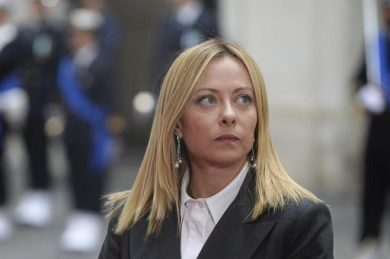 Valentino, Meloni: una leggenda, continuerà a ispirare