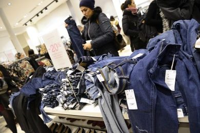 Confcommercio:Black friday e Natale spingono consumi,cauto ottimismo per 2026