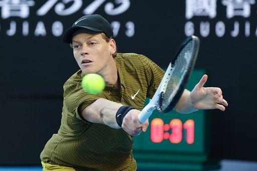 Tennis, allarme caldo agli AO: Sinner anticipa alle 2 di stanotte