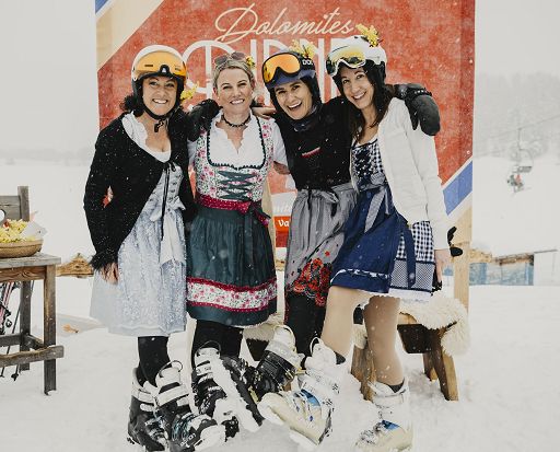 In Val Gardena le donne celebrano l’8 marzo gareggiando sugli sci