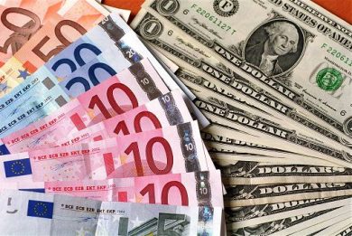 Euro ai massimi dal 2021 mentre l’oro sfonda quota 5.000 dollari