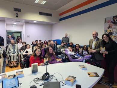 Sma, presentato il primo libro scritto con il puntatore oculare