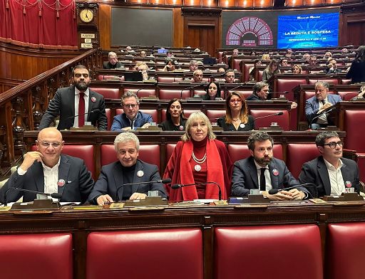 Spillette ‘ICE Out’ alla Camera. Opposizioni: governo in aula