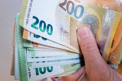 Euro sfiora 1,20 dollari, aggiorna i massimi da oltre 4 anni