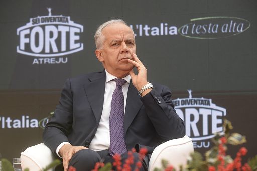 Governo prova a chiudere caso ICE, Piantedosi andrà alla Camera