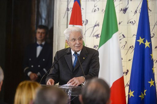 Mattarella: comunicazione orientata da interessi, fondamentale giornalismo