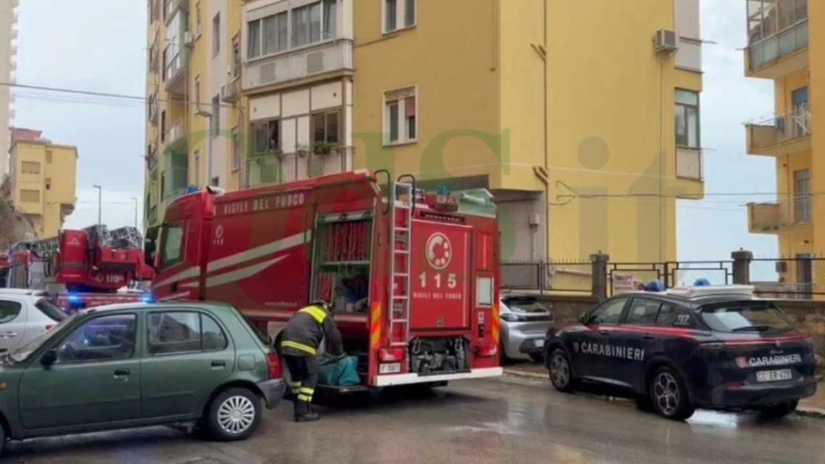 FOTO – Panico ad Agrigento, un 40enne incendia la sua abitazione: avviate le indagini