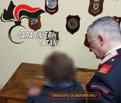 Botte e minacce ai genitori ogni settimana: arrestato un 40enne a Catania