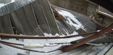 VIDEO | Bufera di neve negli USA: crolla il tetto di un rodeo dell’Arkansas