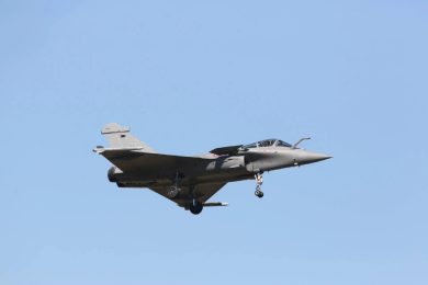 Gran Bretagna e Francia attaccano l’Isis, raid a Palmira in Siria