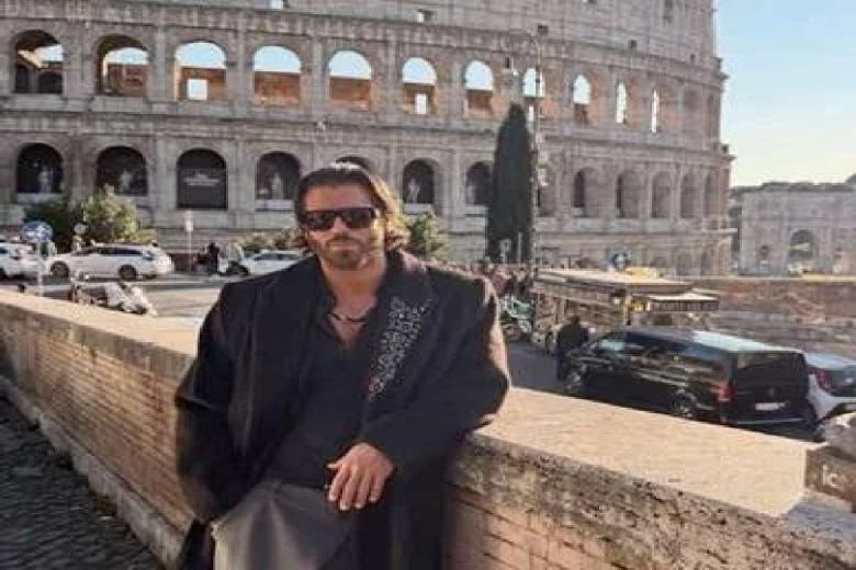 Can Yaman è tornato a Roma dalla Turchia: “Niente droga, è una bufala”