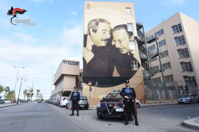 Tentato furto in appartamento a Palermo, proprietaria di casa fa arrestare due uomini