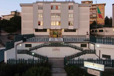 Paura nell’Ennese, insegue e molesta una donna in strada: arrestato per violenza sessuale